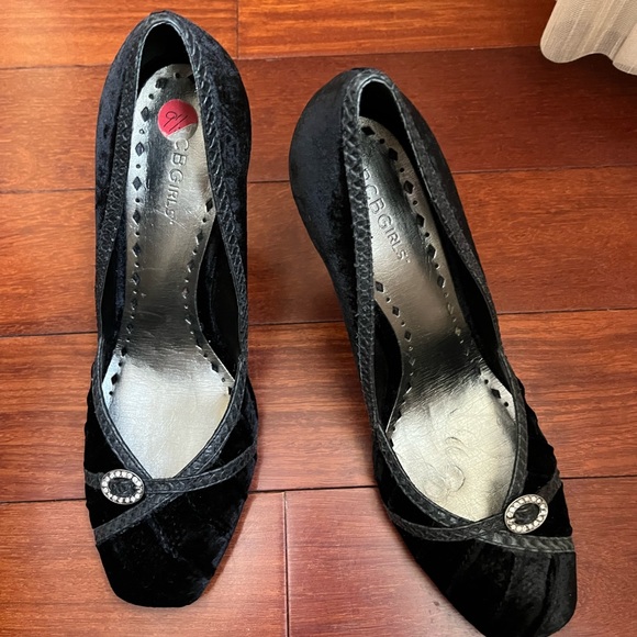 Beautiful and elegant shoes. - Picture 3 of 15